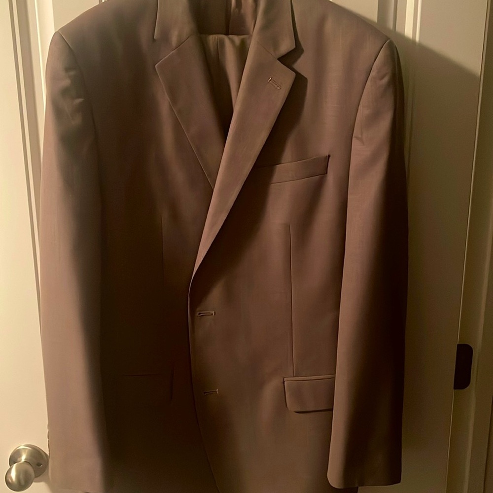 Men’s Michael Kors suit 
44L size 
Almond brown
2-button 2-piece single breast
